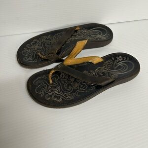 OluKai Paniolo Women’s Premium Leather Sandals Embroidered Size 9